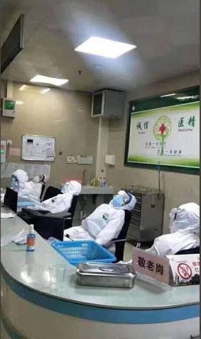  infirmiers-chinois-fatigués