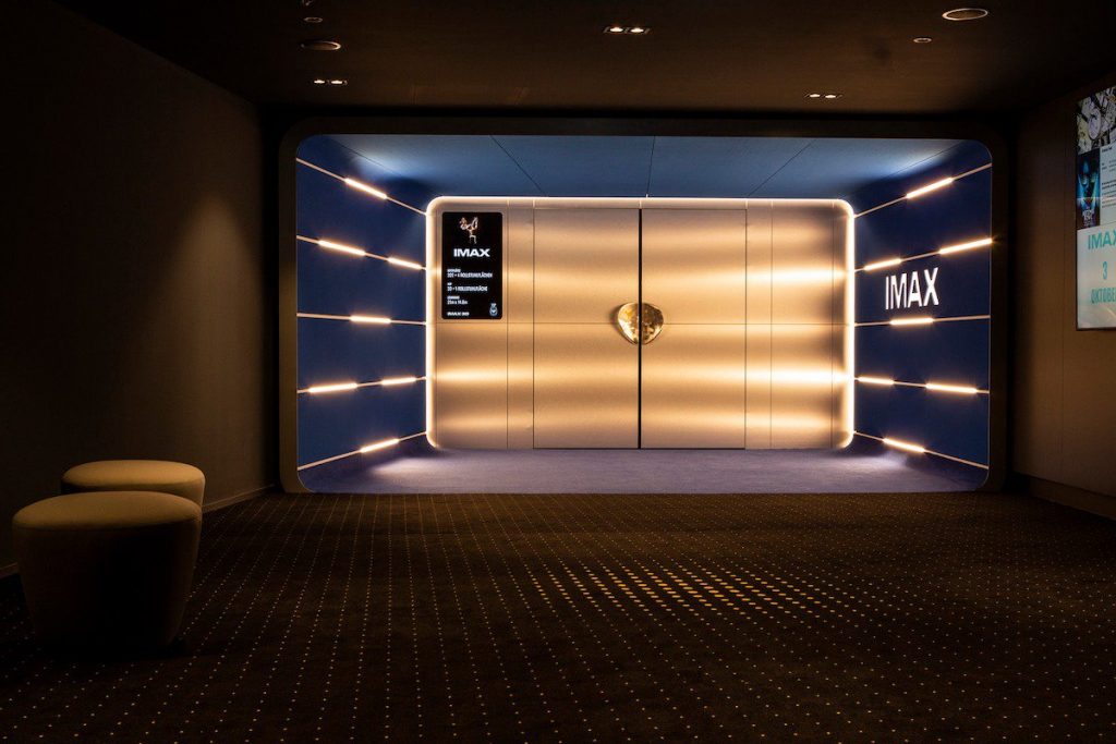 pathe-cinema-suisse-lits-canapes